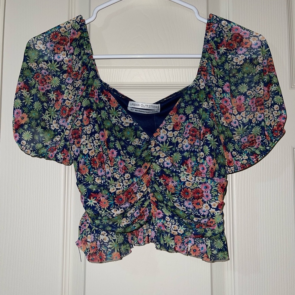 Cute floral crop top!